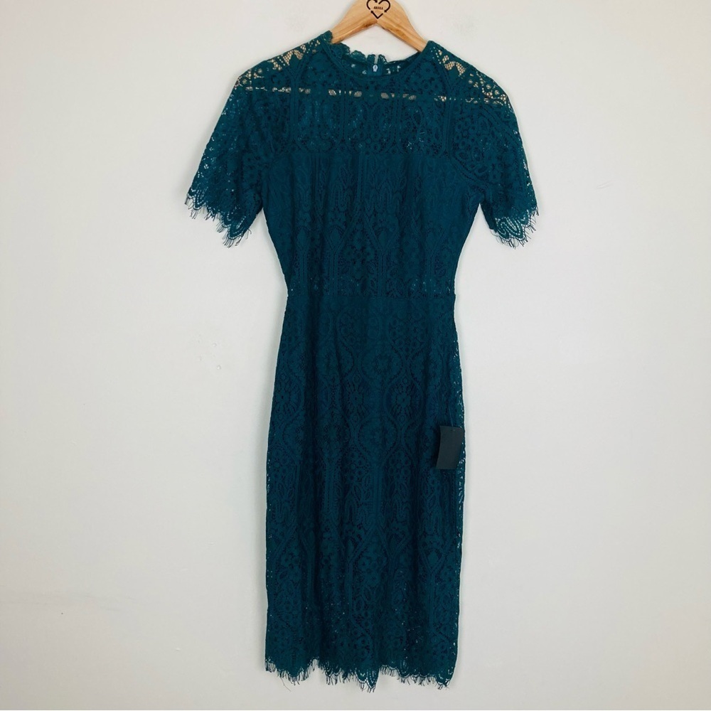 Lulu’s NWT “Remarkable” short sleeve lace overlay dress in forest green. Size S